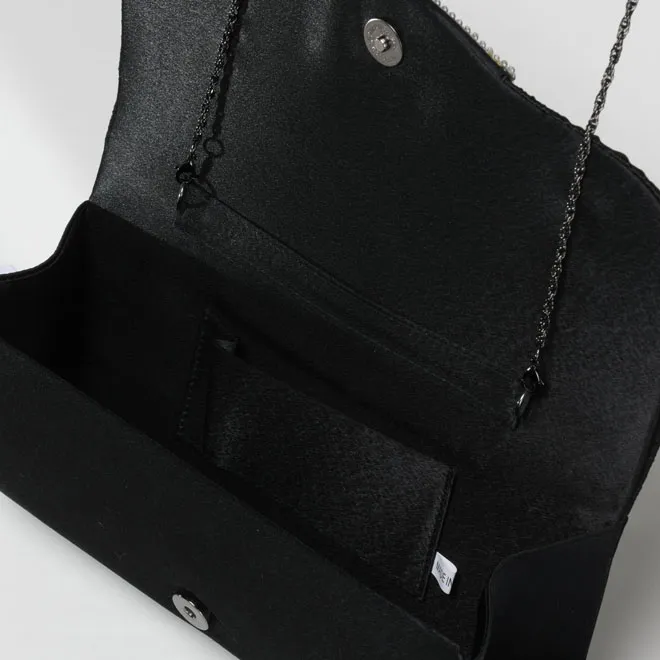 ブラックのパールとビジュー付きバッグ