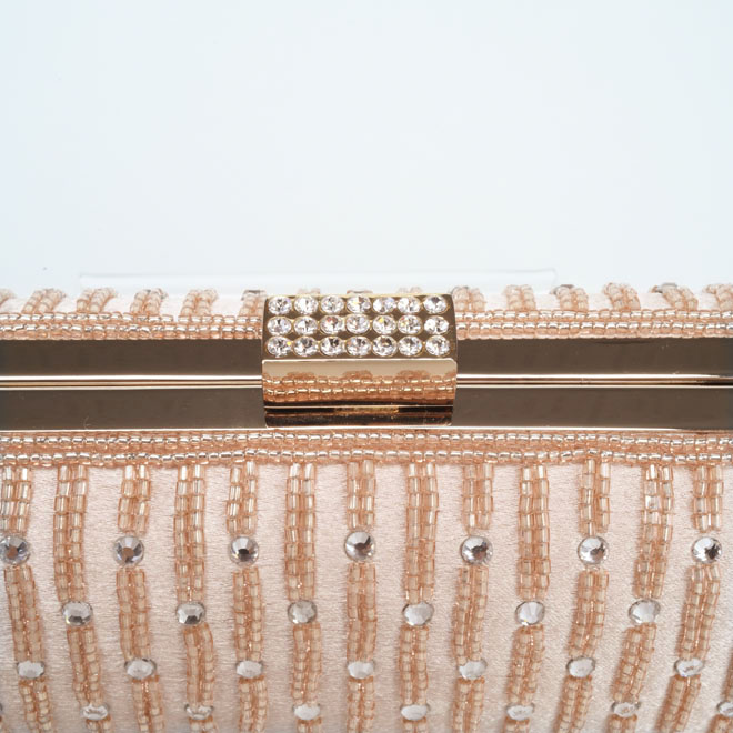 ゴールドのビーズとビジュー付きバッグ