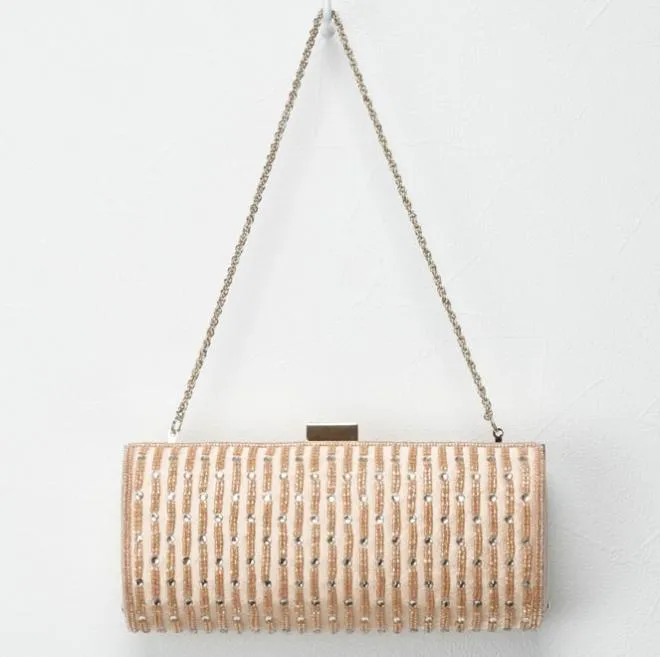 ゴールドのビーズとビジュー付きバッグ