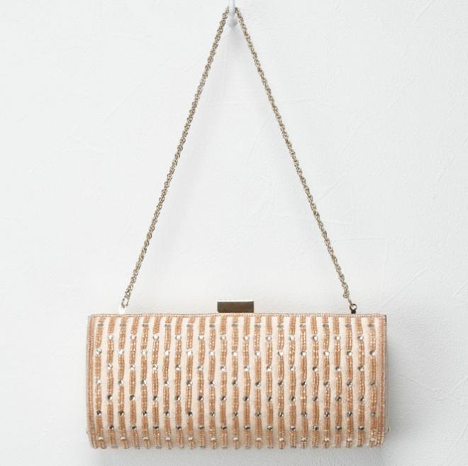 ゴールドのビーズとビジュー付きバッグ