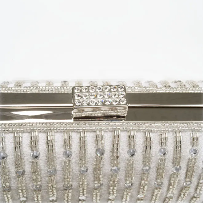 シルバーのビーズとビジュー付きバッグ