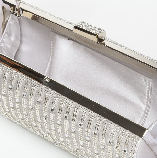 シルバーのビーズとビジュー付きバッグ