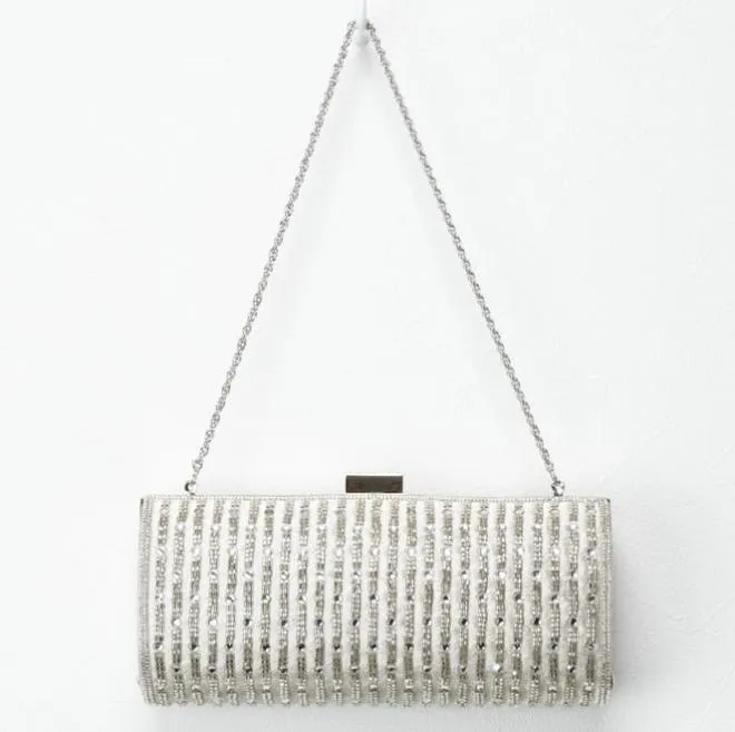 シルバーのビーズとビジュー付きバッグ