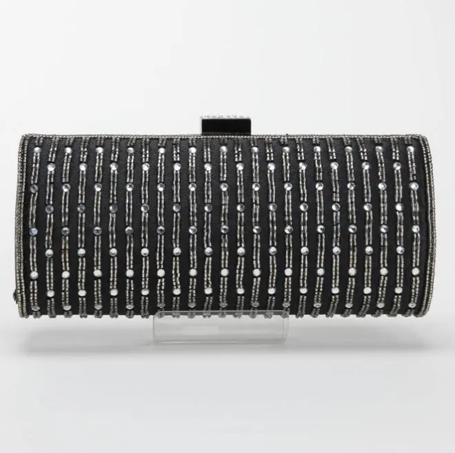 ブラックのビーズとビジュー付きバッグ