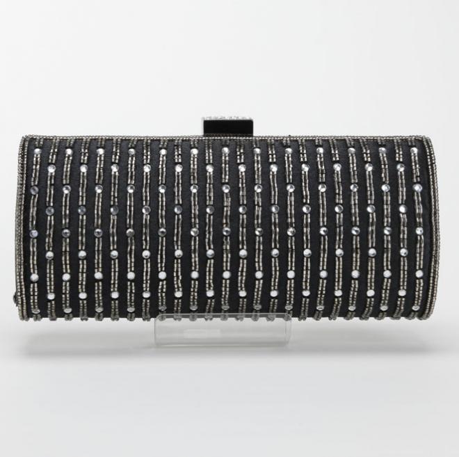 ブラックのビーズとビジュー付きバッグ