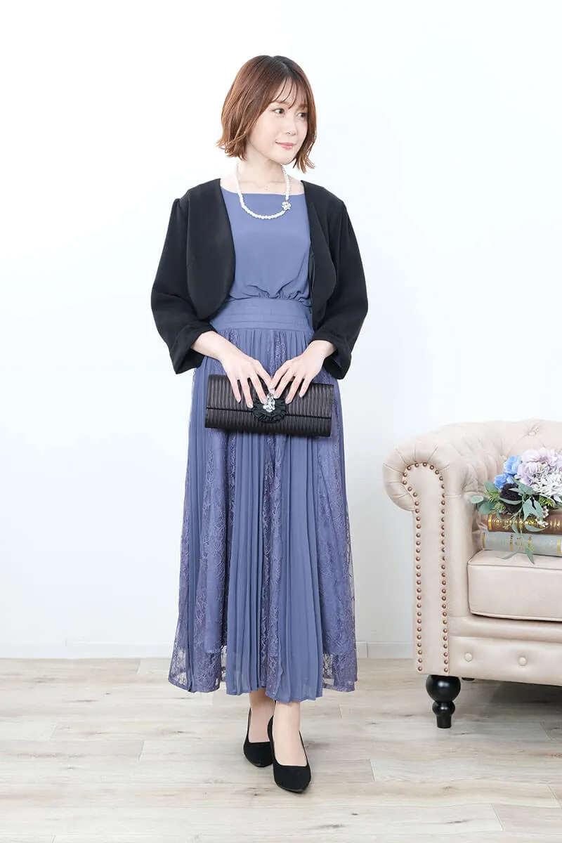 ブラックのV開きシンプルボレロ