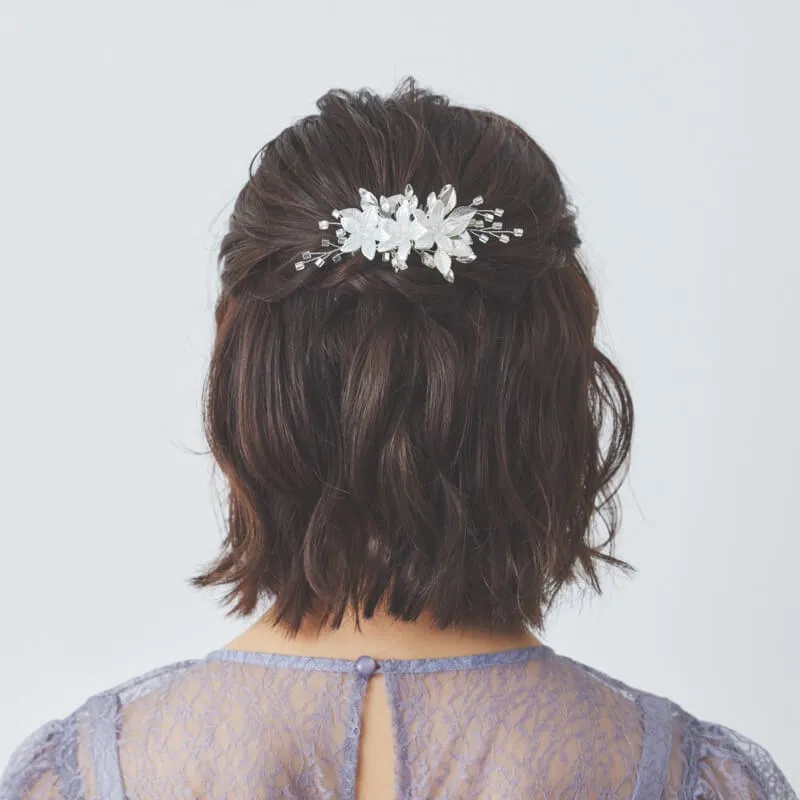 シルバーのフラワーヘアクリップ