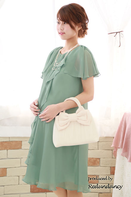 グリーンのパフスリーブドレープドレス