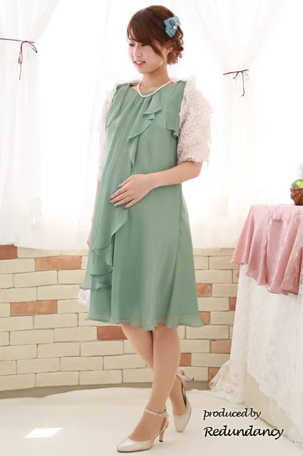 グリーンのパフスリーブドレープドレス