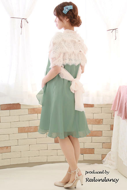 グリーンのパフスリーブドレープドレス