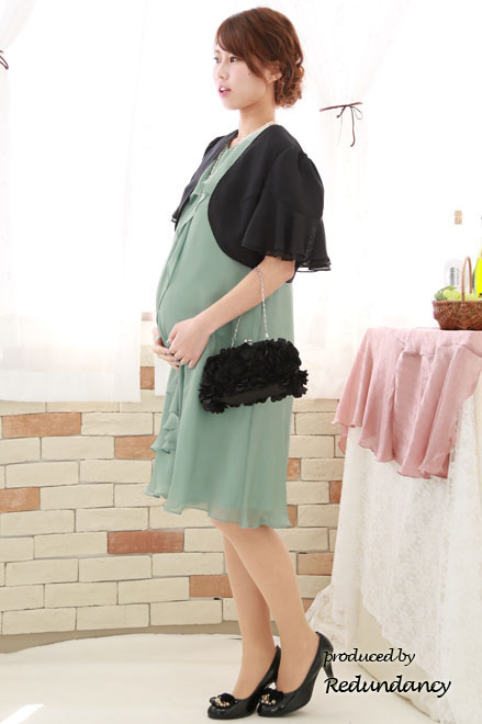 グリーンのパフスリーブドレープドレス