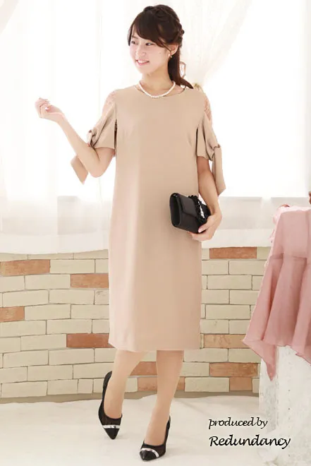 ページュピンクのリボンスリーブドレス