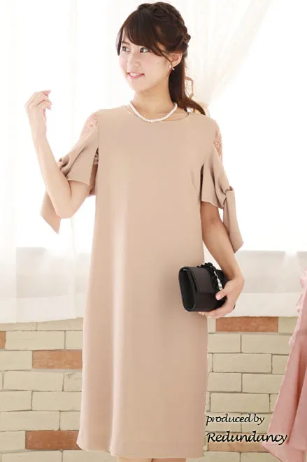 ページュピンクのリボンスリーブドレス