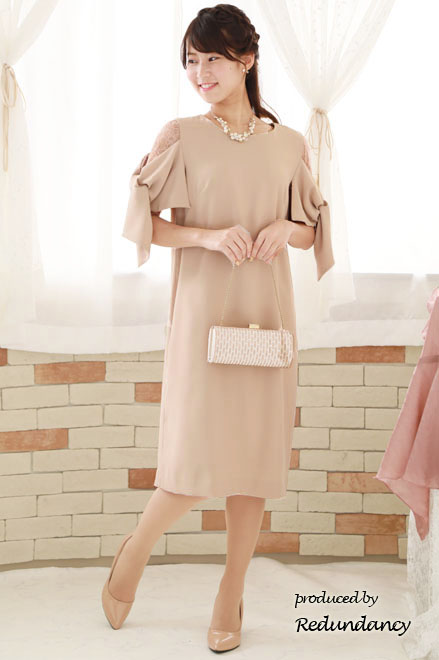 ページュピンクのリボンスリーブドレス