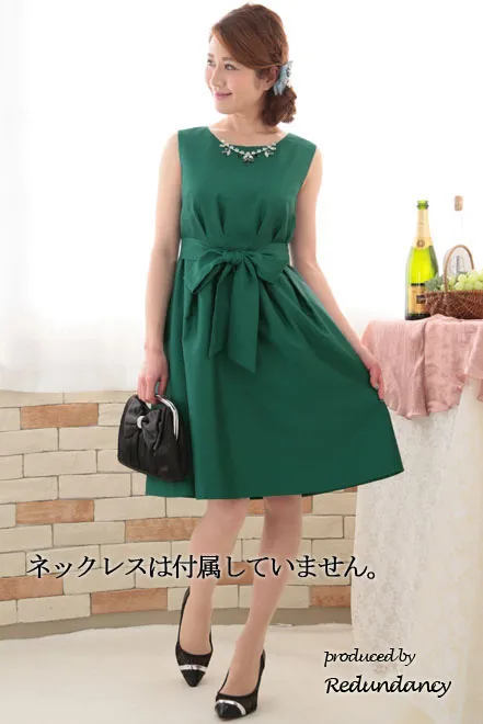 グリーンのウエストリボンフレアドレス