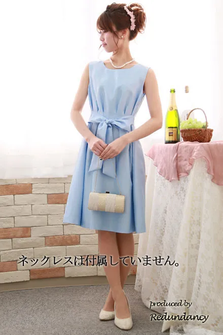 ライトブルーのフロント切替リボン膝丈ドレス