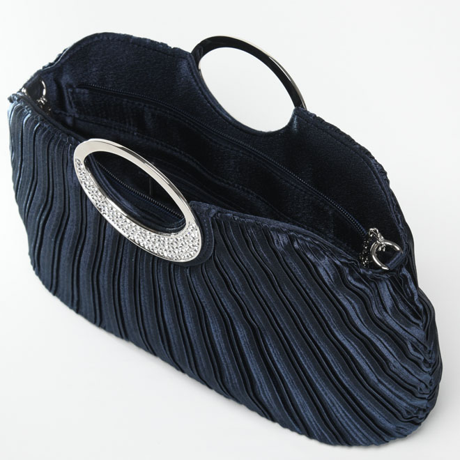 ネイビーのプリーツバッグ