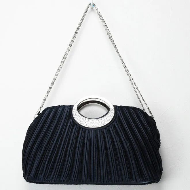 ネイビーのプリーツバッグ