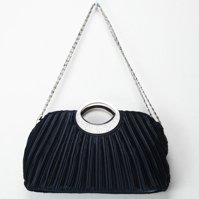ネイビーのプリーツバッグ