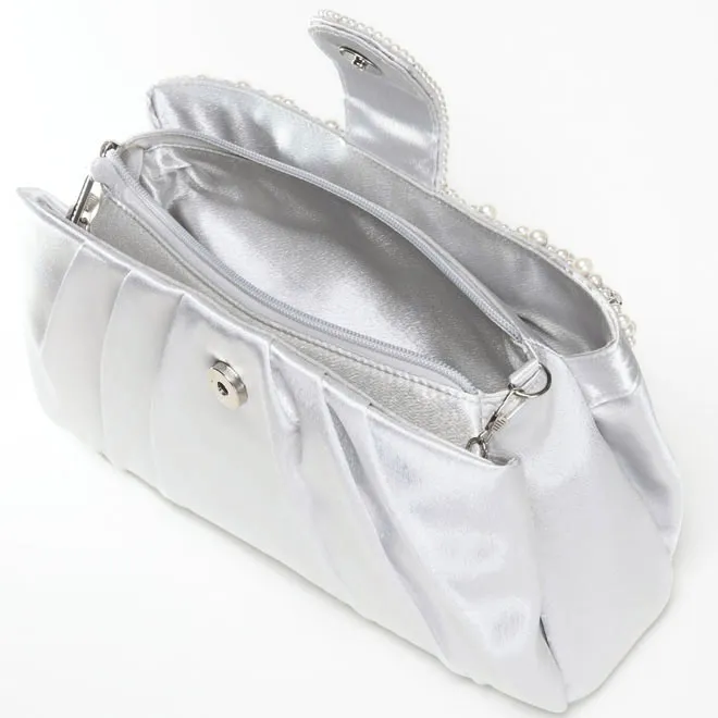 シルバーのパールとビジューのサテンバッグ