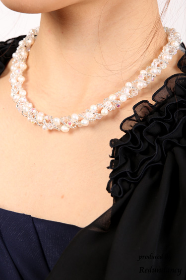 ホワイトビーズ編みこみショートネックレス