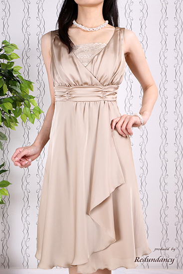 ホワイトビーズ編みこみショートネックレス