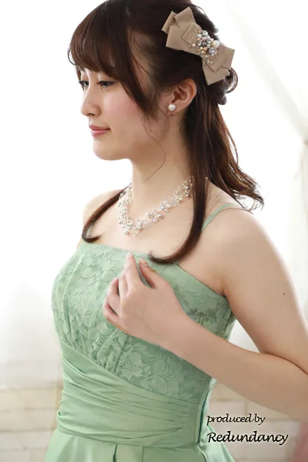 ホワイトパールのクリスタルワイヤーネックレス