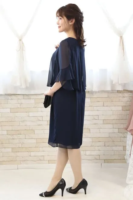 ネイビーのビジュー付きフレアスリーブドレス