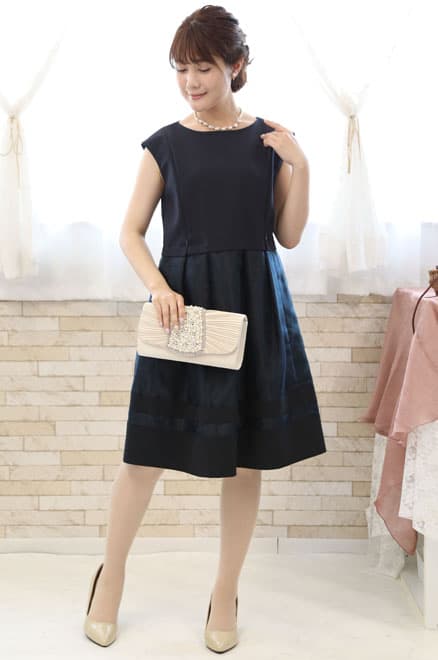 ネイビーの授乳口付きオーガンジードレス