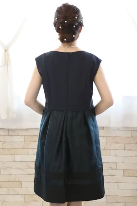 ネイビーの授乳口付きオーガンジードレス