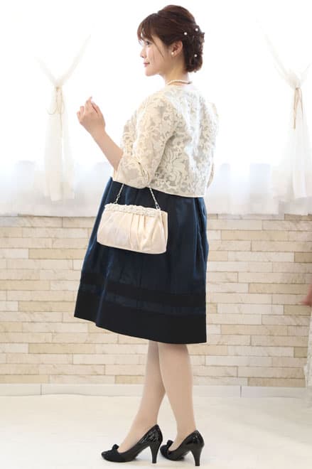 ネイビーの授乳口付きオーガンジードレス