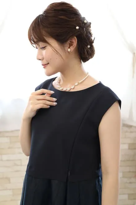 ネイビーの授乳口付きオーガンジードレス