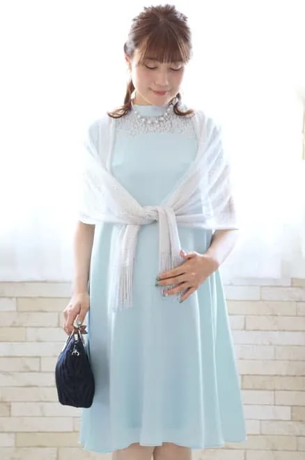 ブルーのデコルテレースウエストリボンドレス