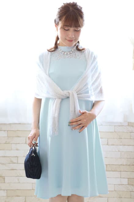 ブルーのデコルテレースウエストリボンドレス