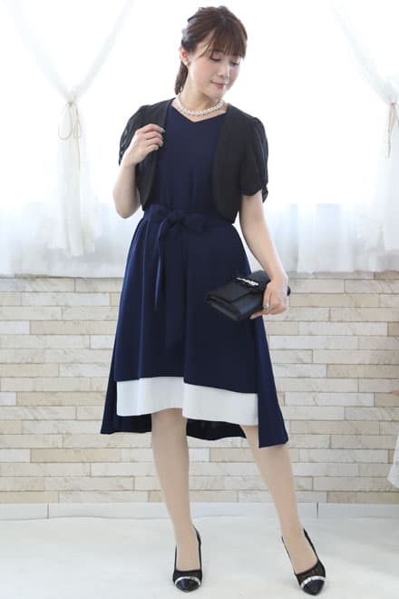 ネイビー×ホワイトのマリンテイストノースリーブドレス