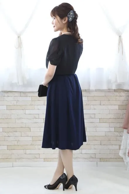 ネイビー×ホワイトのマリンテイストノースリーブドレス