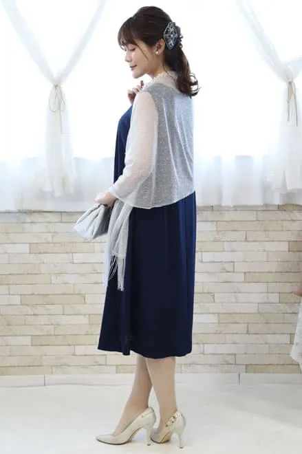 ネイビー×ホワイトのマリンテイストノースリーブドレス