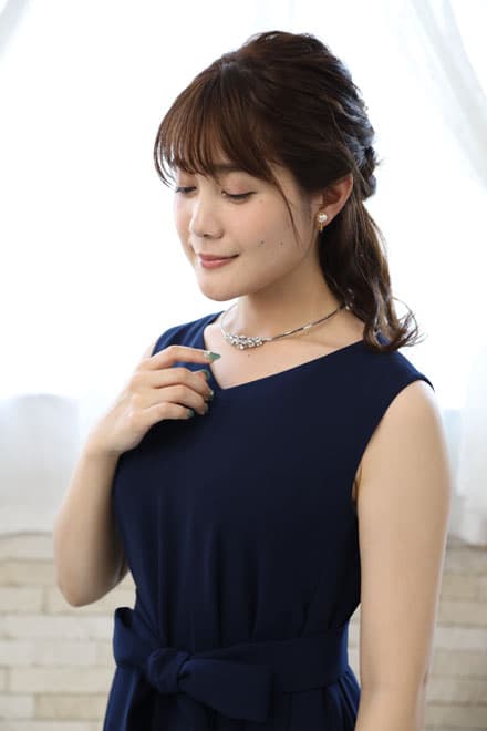 ネイビー×ホワイトのマリンテイストノースリーブドレス