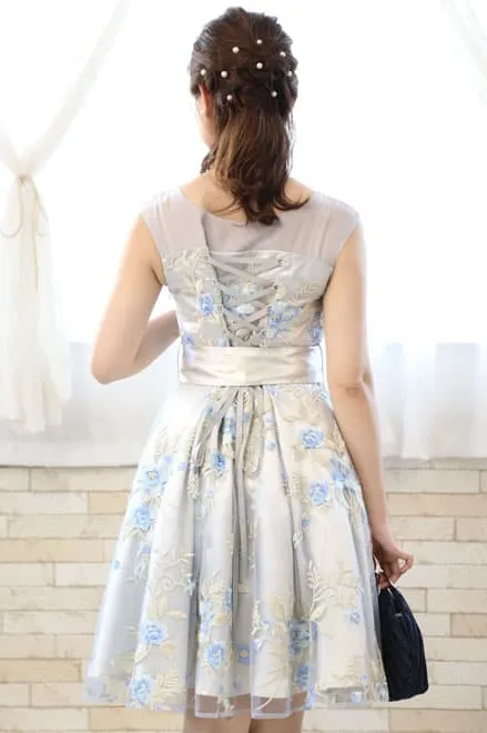 シルバーのウエストリボン花柄刺繍ドレス
