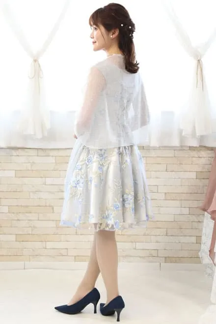 シルバーのウエストリボン花柄刺繍ドレス