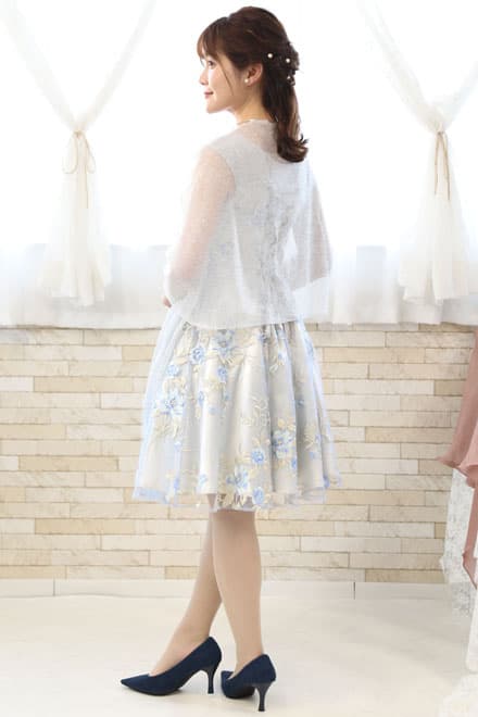 シルバーのウエストリボン花柄刺繍ドレス