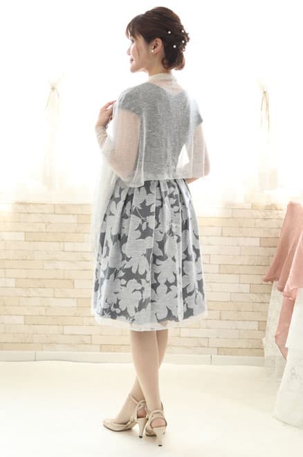 ネイビーの花柄パフスリーブドレス