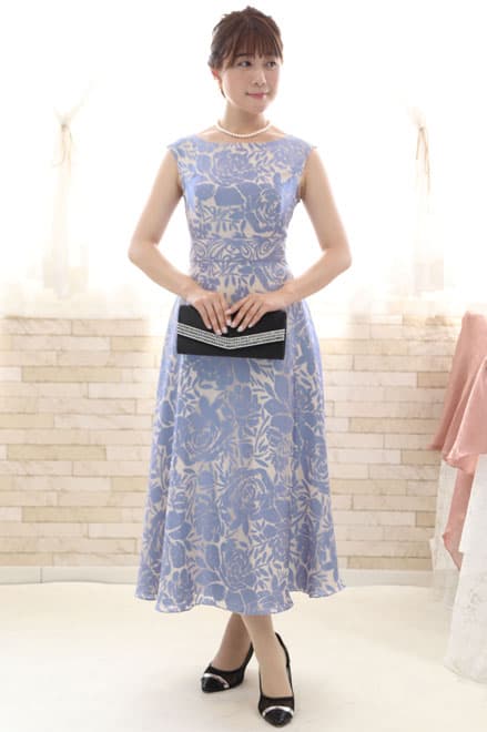 ブルーの花柄ロングドレス