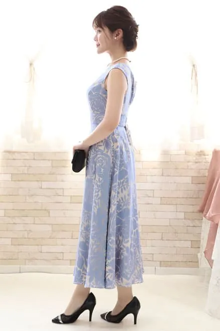ブルーの花柄ロングドレス