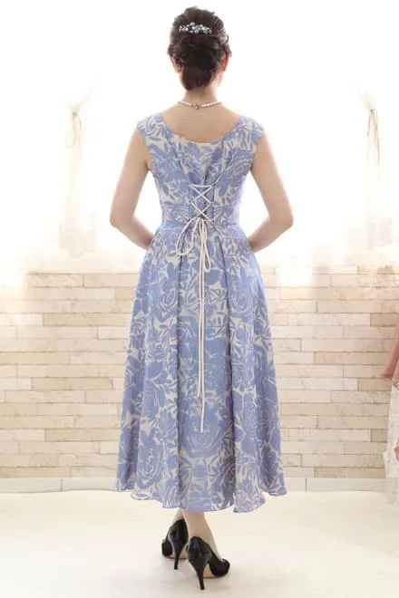 ブルーの花柄ロングドレス