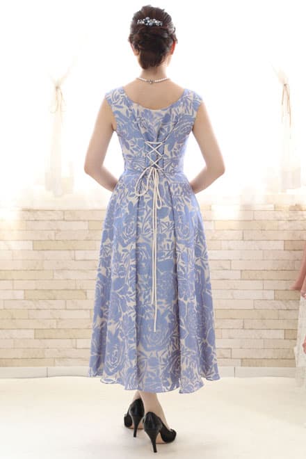 ブルーの花柄ロングドレス