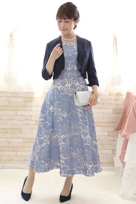 ブルーの花柄ロングドレス