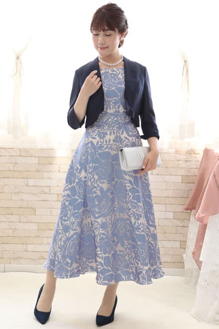 ブルーの花柄ロングドレス