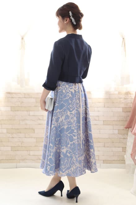 ブルーの花柄ロングドレス