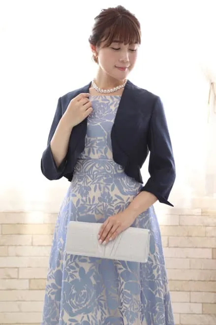 ブルーの花柄ロングドレス